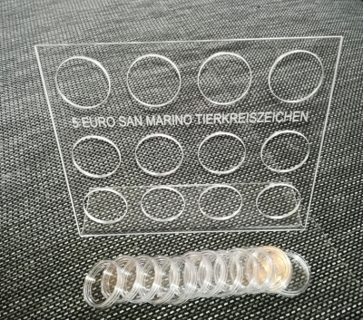 Acryl - Aufsteller für 12 x 5Euro San Marino Tierkreiszeichen