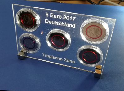Acryl - Aufsteller für 5x5Euro BRD 2017 Tropische Zone